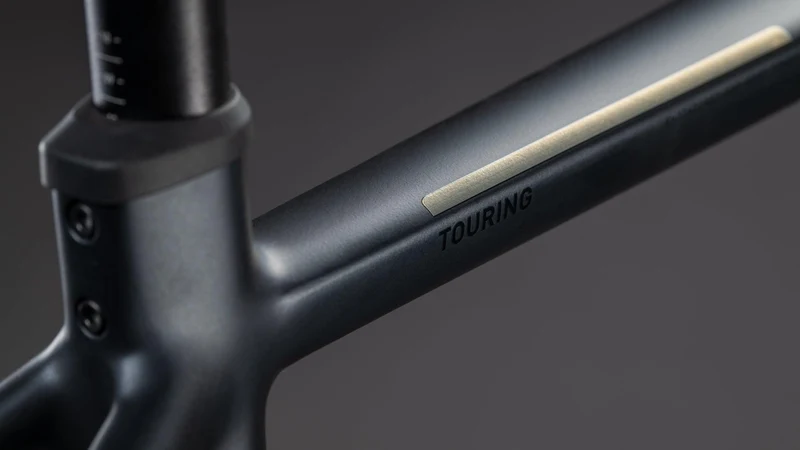 CUBE Touring Hybrid ONE 600 coal´n´chrome