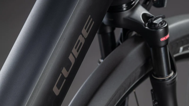 CUBE Supreme RT Hybrid Deluxe EX 600 black´n´chrome