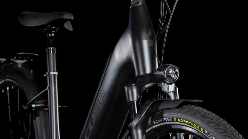 CUBE Supreme Hybrid Comfort SLX 625 black´n´metal