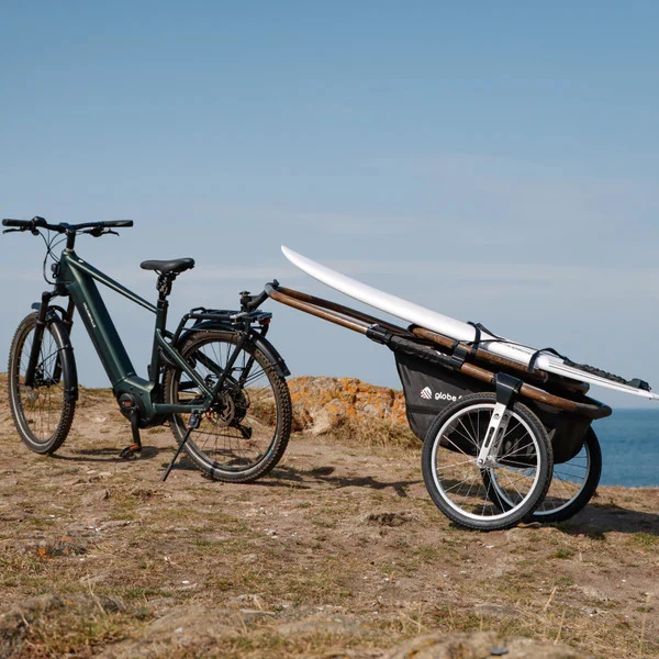 Rack surf et paddle pour remorque vélo Maïna Globe For You