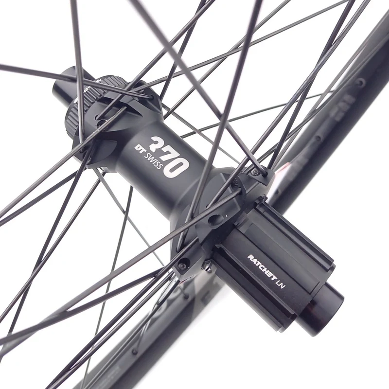 Inkl. 2 DT Swiss 6-Loch Adapter: DT Swiss Laufradsatz E 1900 Spline 30 29 Zoll Centerlock 15x100 mm / 12x142 mm