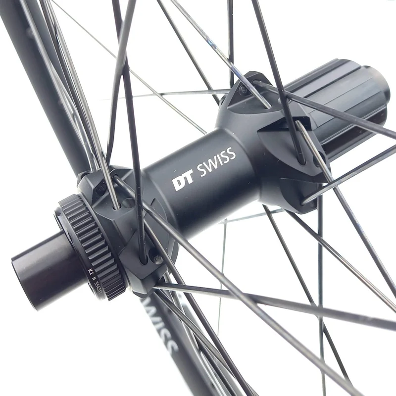 Inkl. 2 DT Swiss 6-Loch Adapter: DT Swiss Laufradsatz E 1900 Spline 30 29 Zoll Centerlock 15x100 mm / 12x142 mm