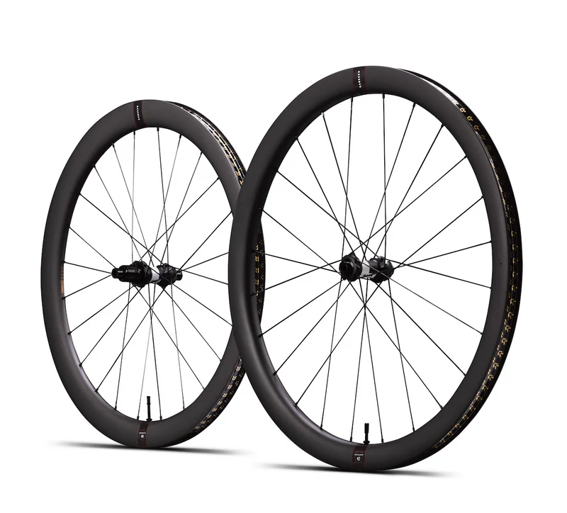 Reserve 42/49 Turbulent Aero Rennrad-Laufradsatz DT Swiss 180 Dicut XDR/HG-EV Center Lock Schwarz