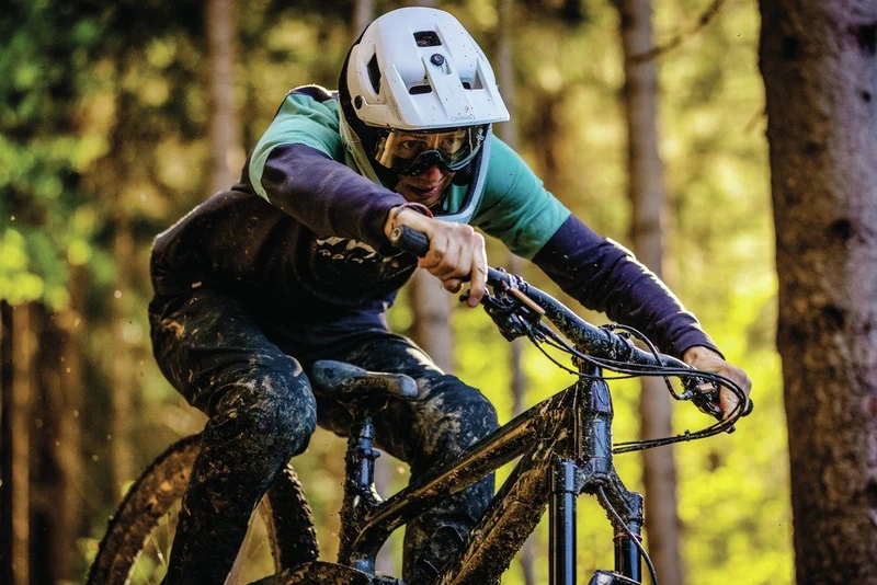 Abus Airdrop Mips MTB-Helm Velvet Black