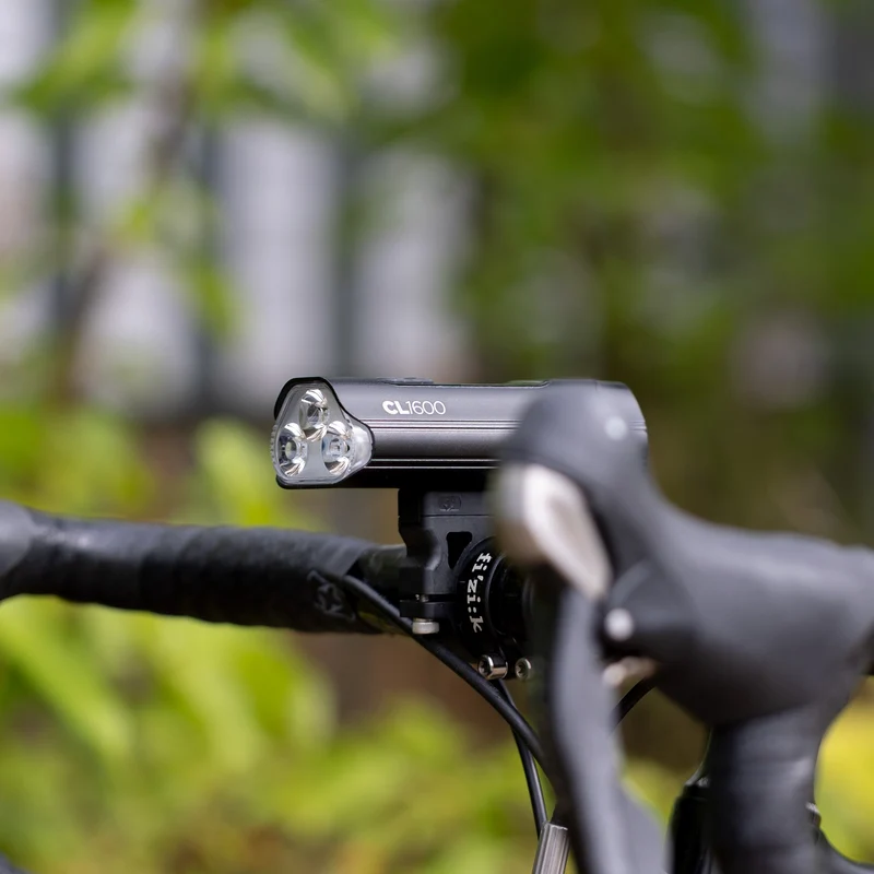 Lampe vélo powerbank sur guidon Ultratorch CL1600 Oxford 1600 lumens