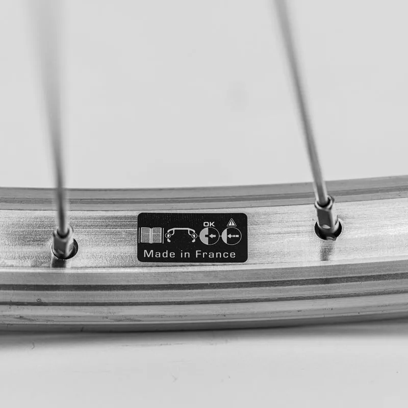 Roue arrière de vélo 650B à écrous