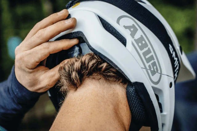Abus Airdrop Mips MTB-Helm Concrete Grey