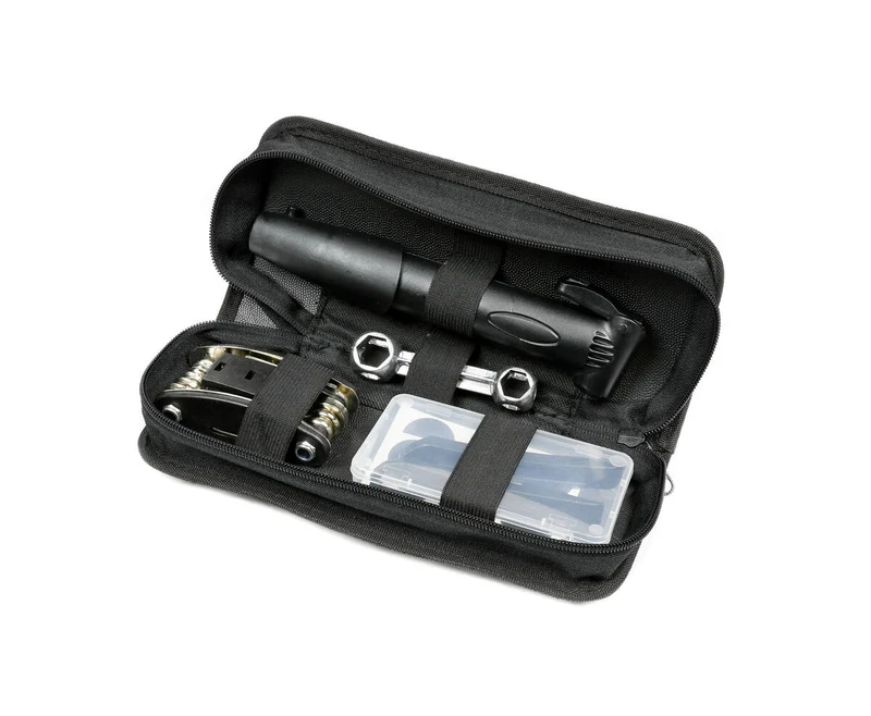 Fahrradreparaturset: Minipumpe, 16-in-1-Werkzeug, Reifenheber, Etui.