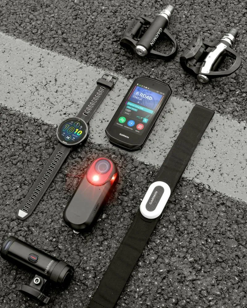 Garmin Edge 1050 GPS-Fahrradcomputer: 3,5" LCD, 480x800 Pixel, bis zu 20h Akkulaufzeit, GroupRide, Garmin Pay, vorinstallierte Fahrradkarten