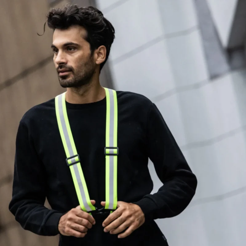 Harnais jaune réfléchissant réglable pour piéton ou cycliste
