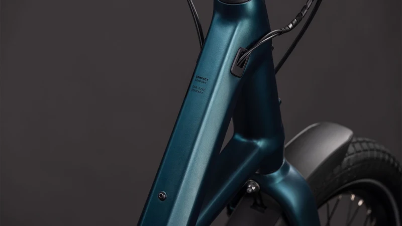 Cube Compact Hybrid 545 Wh E-Kompaktrad 20" royalgreen´n´black one size