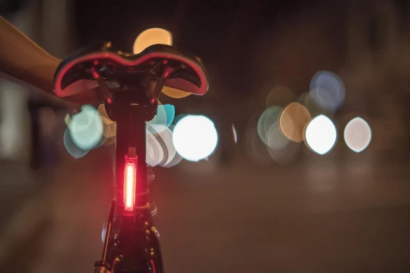 Knog Fahrradlampe Plus StVZO rote LED translucent (20 Lumen)