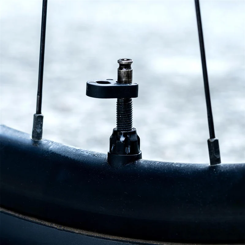 Lezyne ABS Pro Clik™ Pumpenkopf inkl. 2x Schwalbe Clik Valve® Ventilkernen schwarz