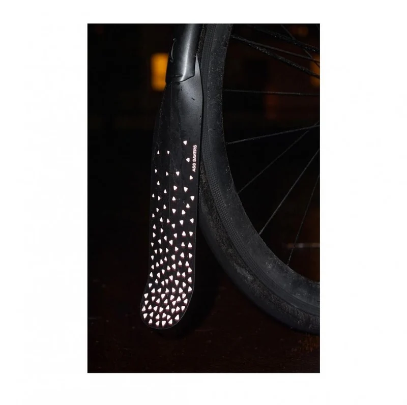 Ass Savers BRR-1 Brotector Reflective: Reflektierende Schutzblechverlängerung für hinten, reduziert Spritzwasser, einfache Montage, aus recyceltem Kunststoff