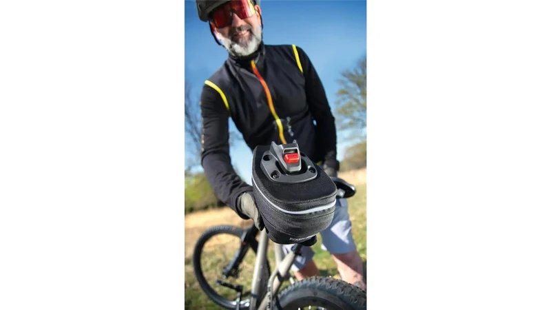 KLICKfix Bikepack Sport Expandable Satteltasche schwarz 2 L