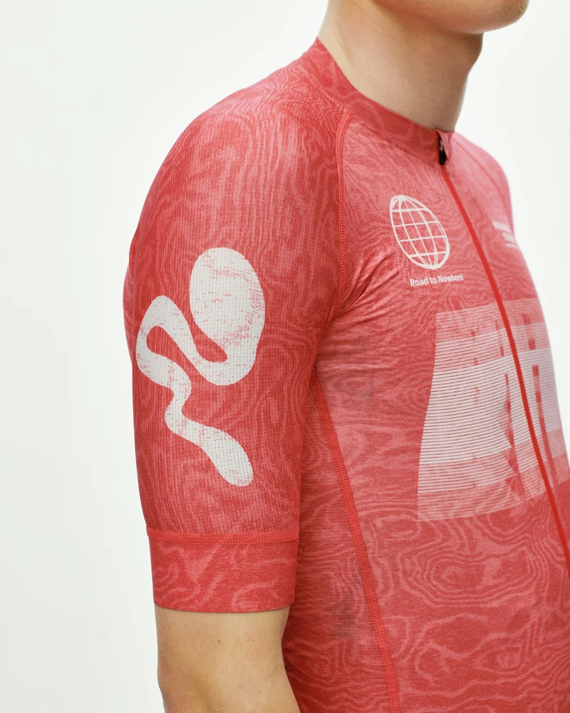 Pas Normal Studios Kurzarm Trikot Mechanism Logo Herren AOP RTN Classic Red