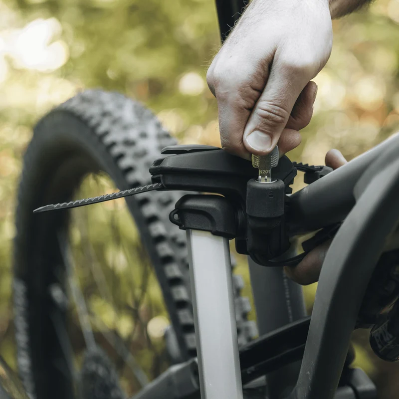 Thule Epos Klappbarer Anhängerkupplungs-Fahrradträger für 3 Fahrräder black
