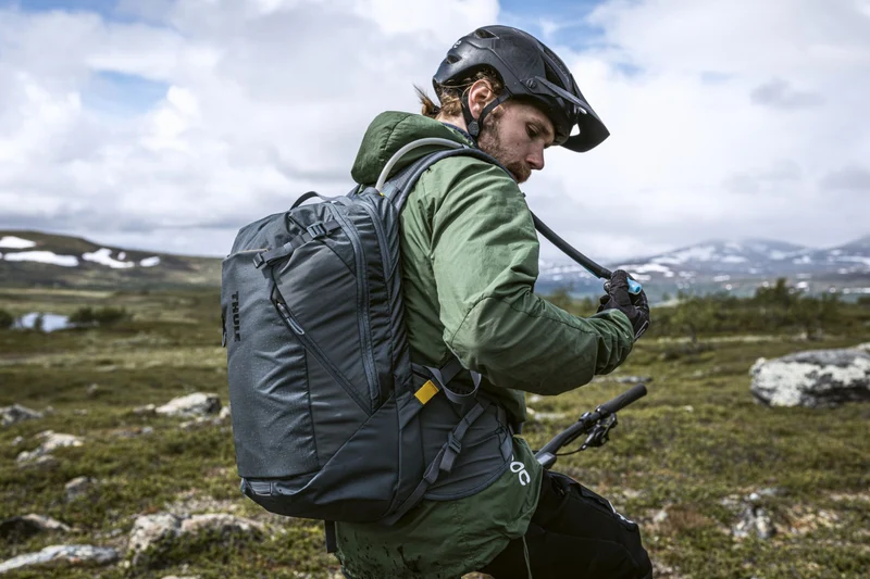Thule Rail Trinkrucksack 18 L inkl. Trinkblase 2,5 L dark slate