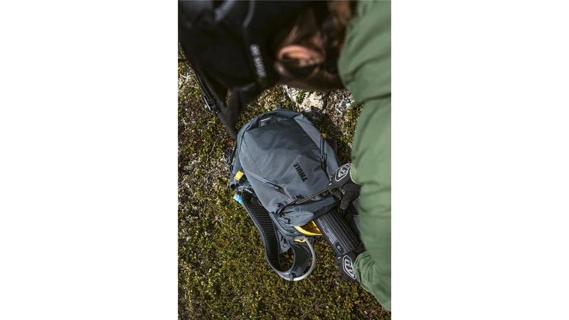 Thule Rail Trinkrucksack 18 L inkl. Trinkblase 2,5 L dark slate
