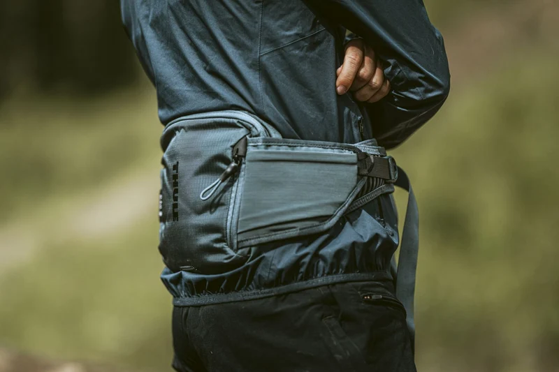 Thule Rail Hüfttasche dark slate 2 L