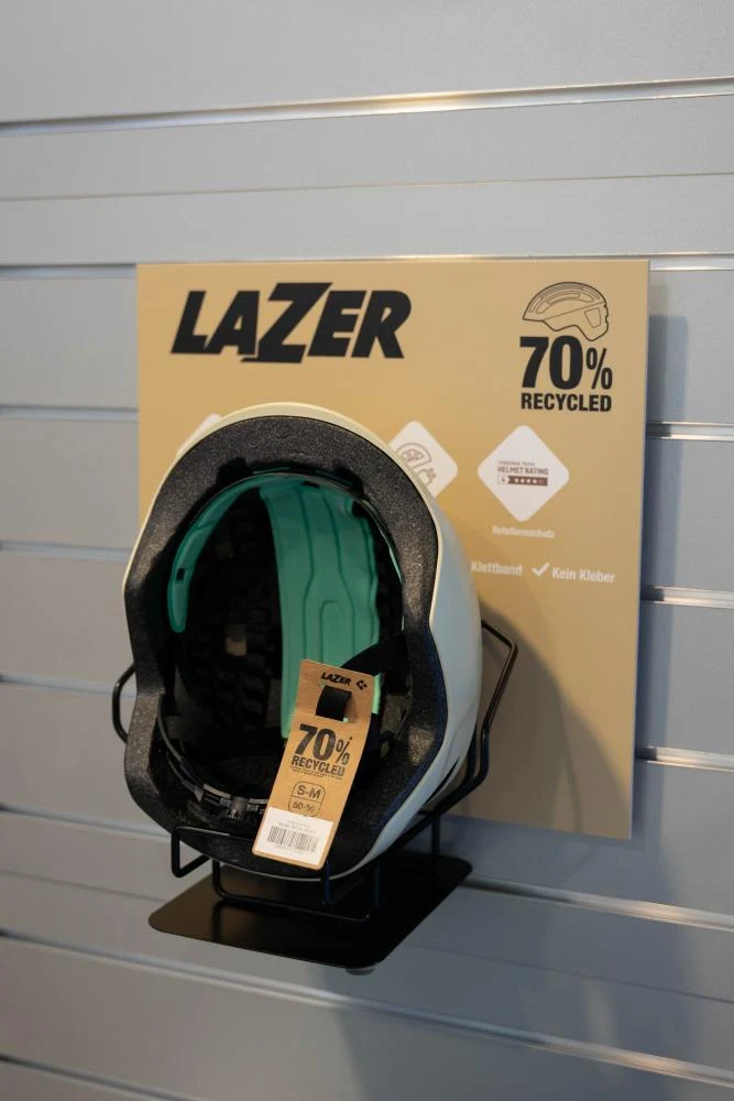 LAZER Slatwall backer & Shelf 2022 Einheitsgröße - professionelle Helmpräsentation