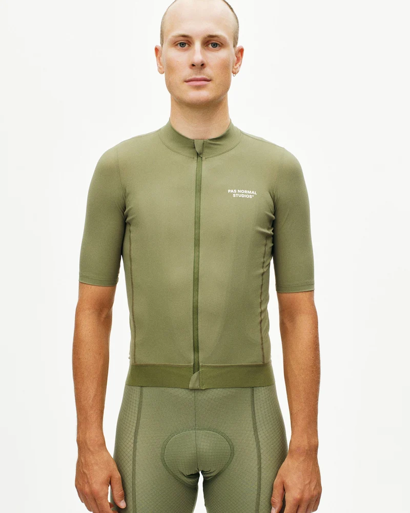 Pas Normal Studios Essential Kurzarm Trikot Herren Hell Olive