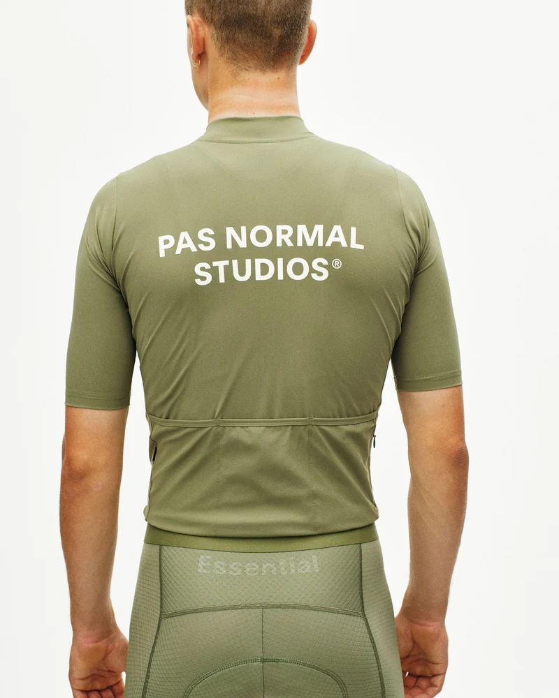 Pas Normal Studios Essential Kurzarm Trikot Herren Hell Olive