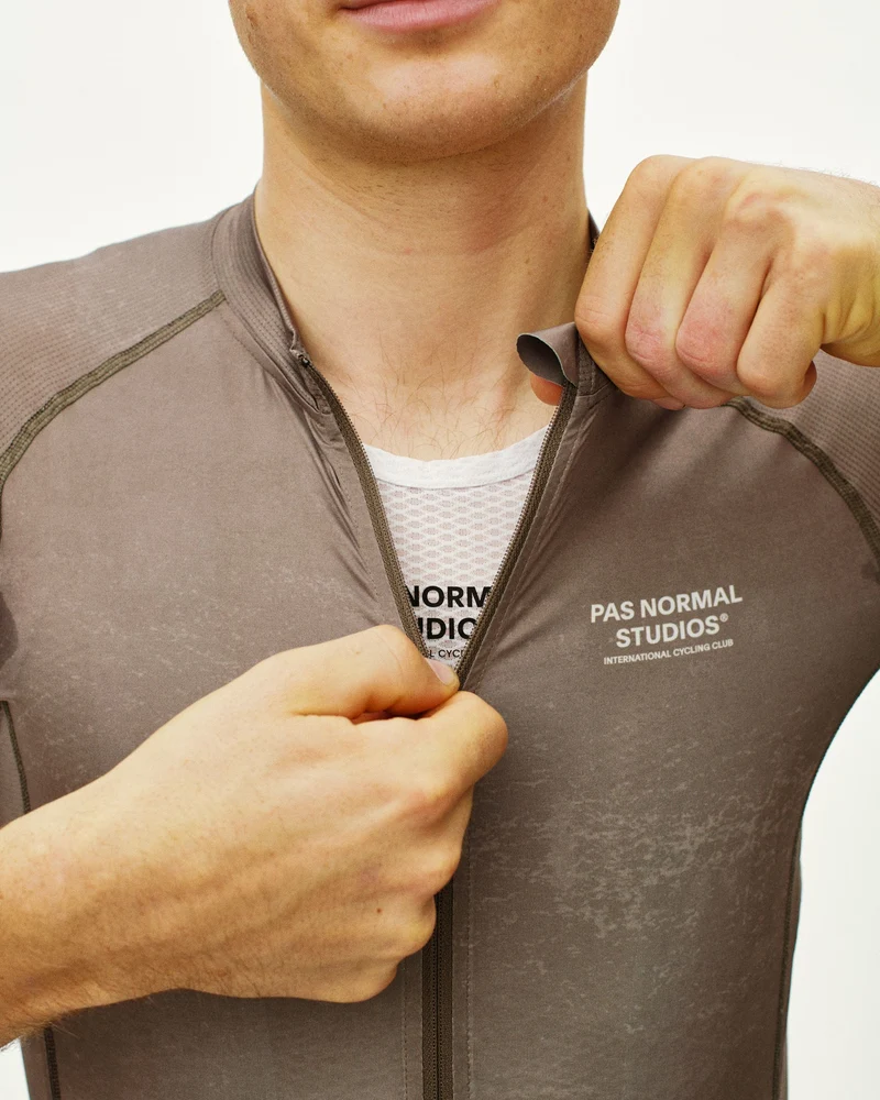 Pas Normal Studios Mechanism Kurzarm Trikot Herren AOP Erde