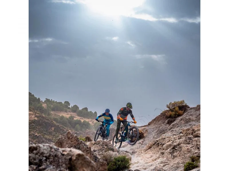 Endura MT500 Burner Lite Hose, olivgrün, Größe XL, leichte 4-Wege-Stretch-Radhose für Herren, ideal für warme Tage, kompatibel mit Knieprotektoren und Clickfast Innenhosen