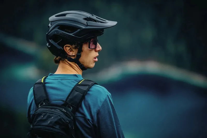 CliffHanger Mips Mtb Helme Abus Concrete Grey