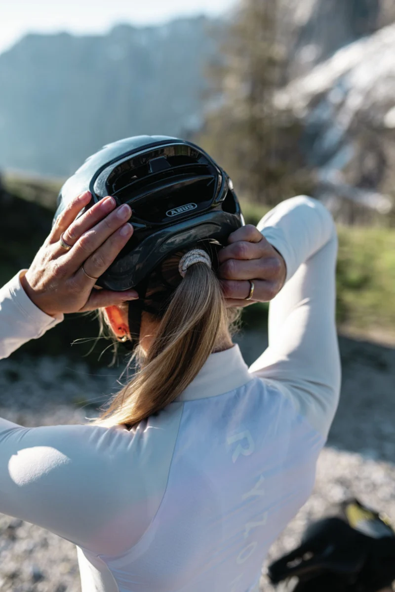 Abus Taipan Rennrad-Helm sand beige