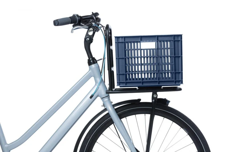 Basil Transportkorb Crate M Bluestone 29 Liter - robuster Fahrradkorb aus Kunststoff - stapelbar wetterfest mit MIK-Adapterplatte kompatibel - Adapterplatte