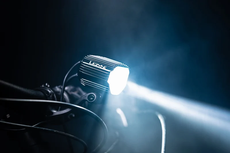 Lezyne Frontlicht Super HB STVZO E1000 schwarz