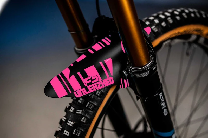 Unleazhed M01 Mudguard Logo Skin unsplash 1 pcs, 4 cable ties pink