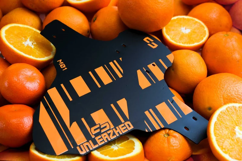 Unleazhed M01 Mudguard Logo Skin unsplash 1 pcs, 4 cable ties orange