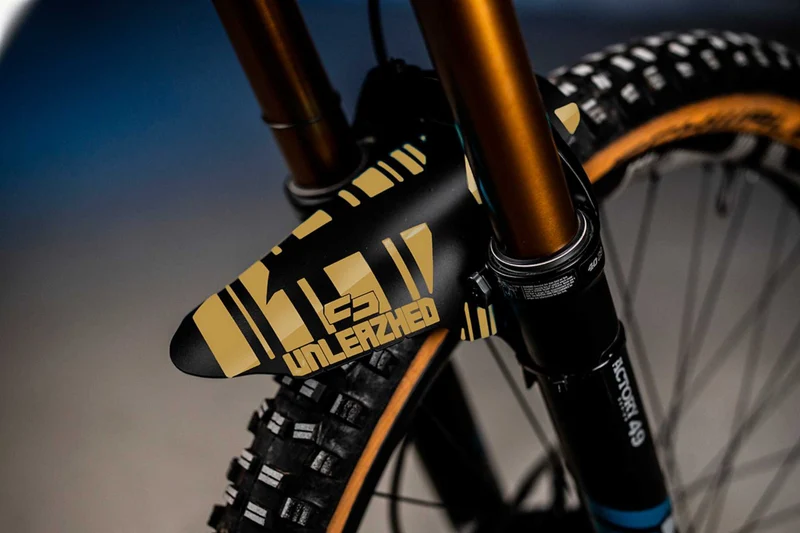 Unleazhed M01 Mudguard Logo Skin unsplash 1 pcs, 4 cable ties gold