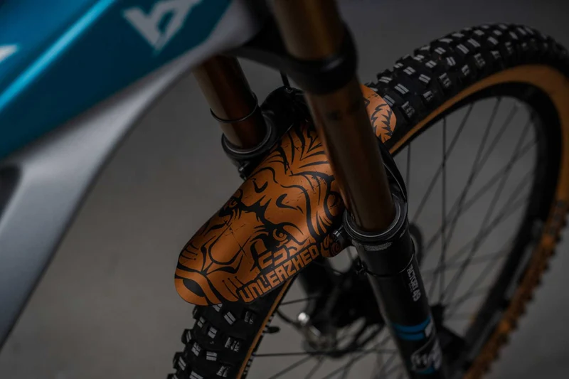 Unleazhed M01 Mudguard Design Skin unsplash 1 pcs, 4 cable ties empire copper