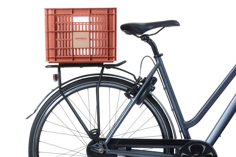 Basil Crate M Fahrradkiste, 29,5L, recycelter Kunststoff, rot, 33x44x25 cm, geeignet für MIK, Racktime, I-Rack, MonkeyLoad und AtranVelo Platten