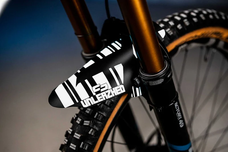 Unleazhed M01 Mudguard Logo Skin unsplash 1 pcs, 4 cable ties white