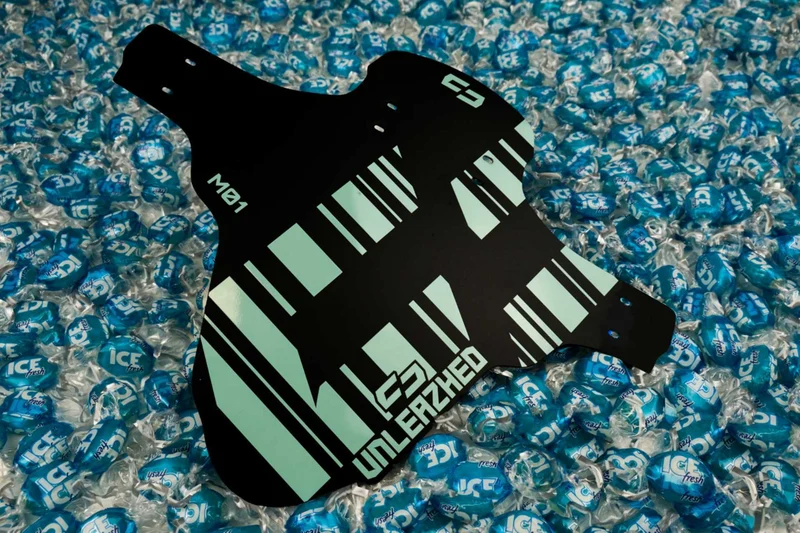 Unleazhed M01 Mudguard Logo Skin unsplash 1 pcs, 4 cable ties turquoise
