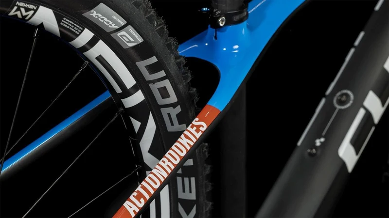 Cube Elite 240 C:62 SLX carbon´n´blue´n´red 24"