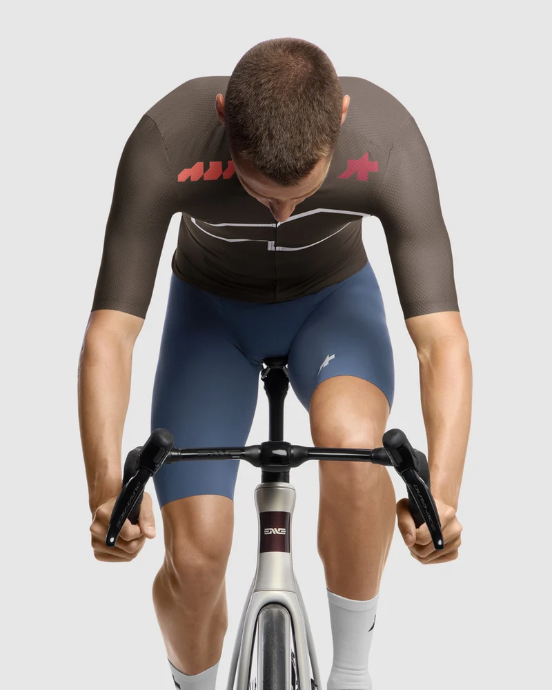 Assos Equipe R S11 Kurzarm Radtrikot We Are The A Moka Brown Männlich