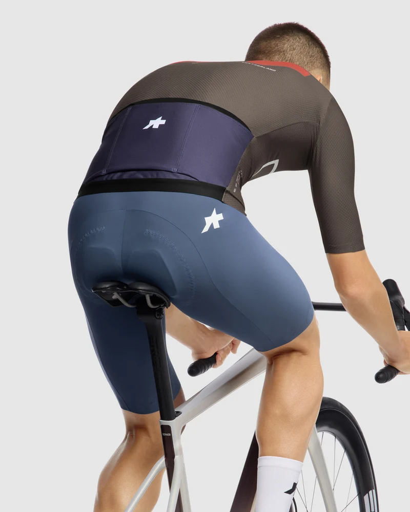 Assos Equipe R S11 Kurzarm Radtrikot We Are The A Moka Brown Männlich