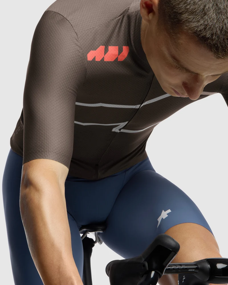 Assos Equipe R S11 Kurzarm Radtrikot We Are The A Moka Brown Männlich