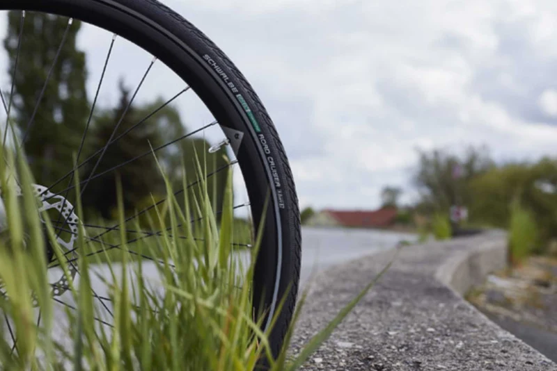 Schwalbe ROAD CRUISER K-Guard, TwinSkin 26" Drahtreifen Creme-Reflex 47-559