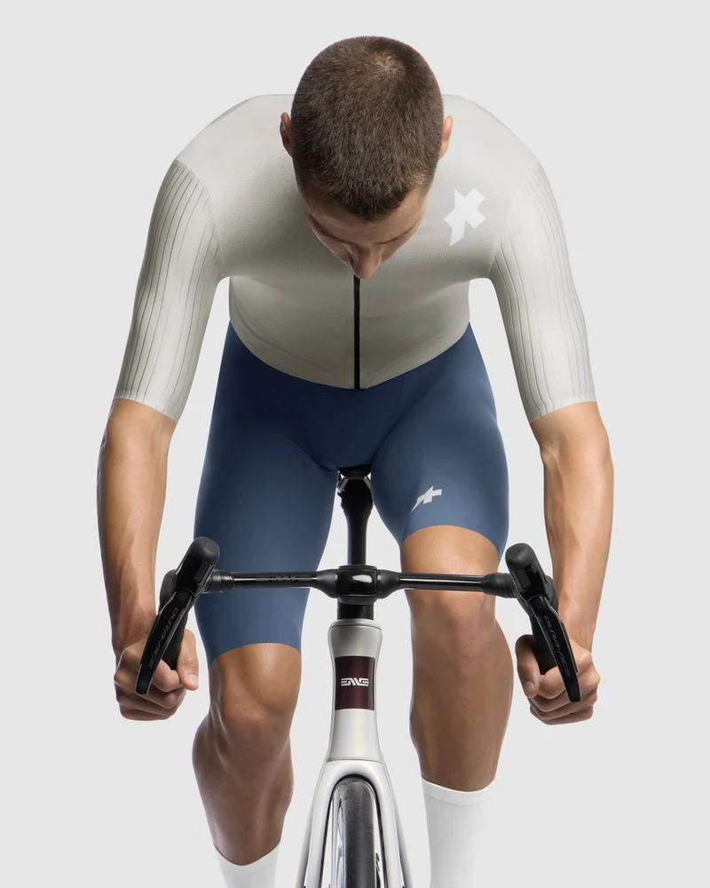 Assos Equipe RS S11 Kurzarm Radtrikot Mann Almond Milk