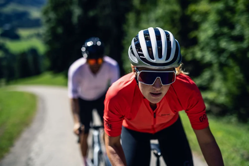 Abus AirBreaker Rennrad-Helm Movistar Team 23