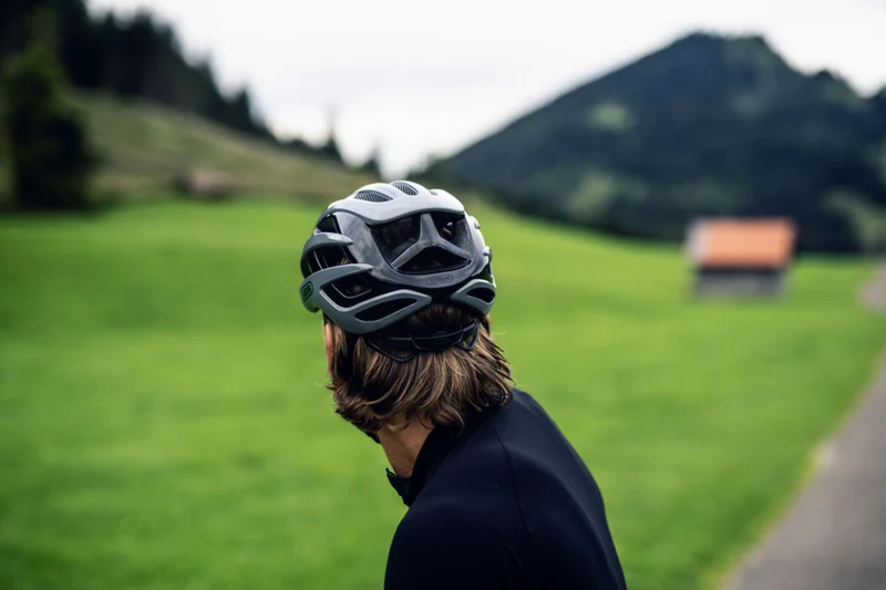 Abus AirBreaker Rennrad-Helm Movistar Team 23