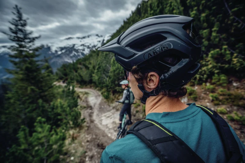 Abus Cliffhanger MTB-Helm Ti silver