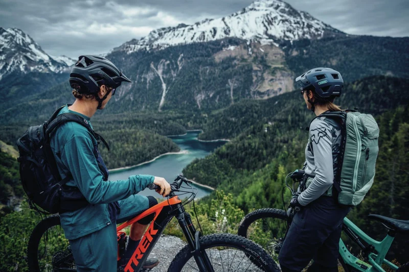 Abus Cliffhanger MTB-Helm Ti silver